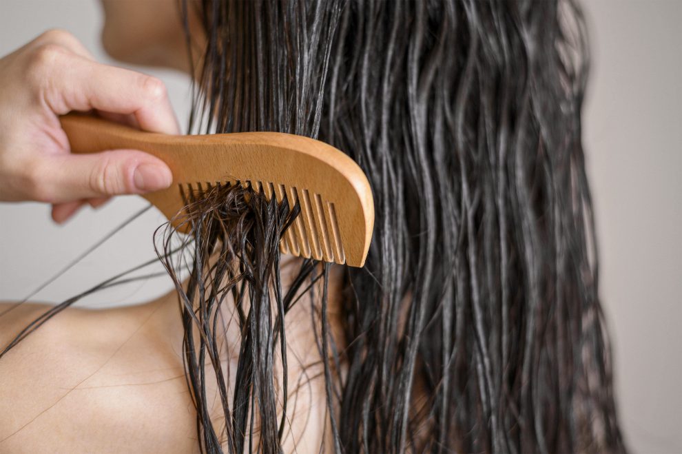 Ar galima šukuoti šlapius plaukus?